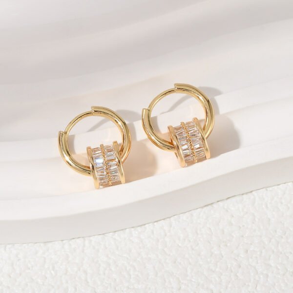 045c0022-d20c-49ba-904e-fd4b6873d804.jpg Simple Commute Oval Hollow Ear Clip Women