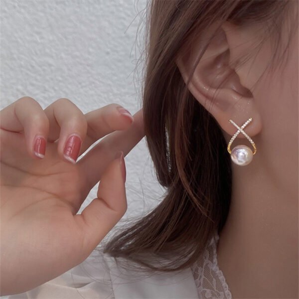 Simple Geometric Women's Fine Diamond Pearl Stud Earrings