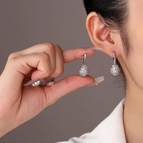 11fb1e65-dde2-428a-8057-be5a58d14b5c-2.jpg European And American High Sense Temperament Ear Clip