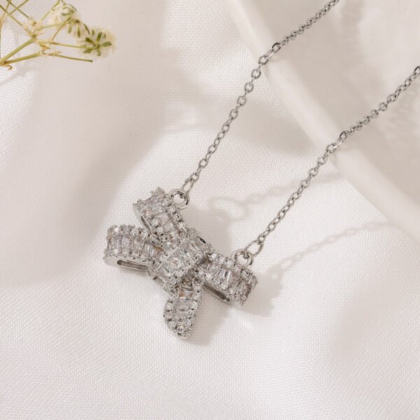 Women's Fashionable Elegant Bow Pendant Necklace