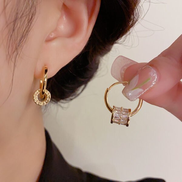 1f12a47a-d2e5-4a44-aefe-71caece00951.jpg Simple Commute Oval Hollow Ear Clip Women