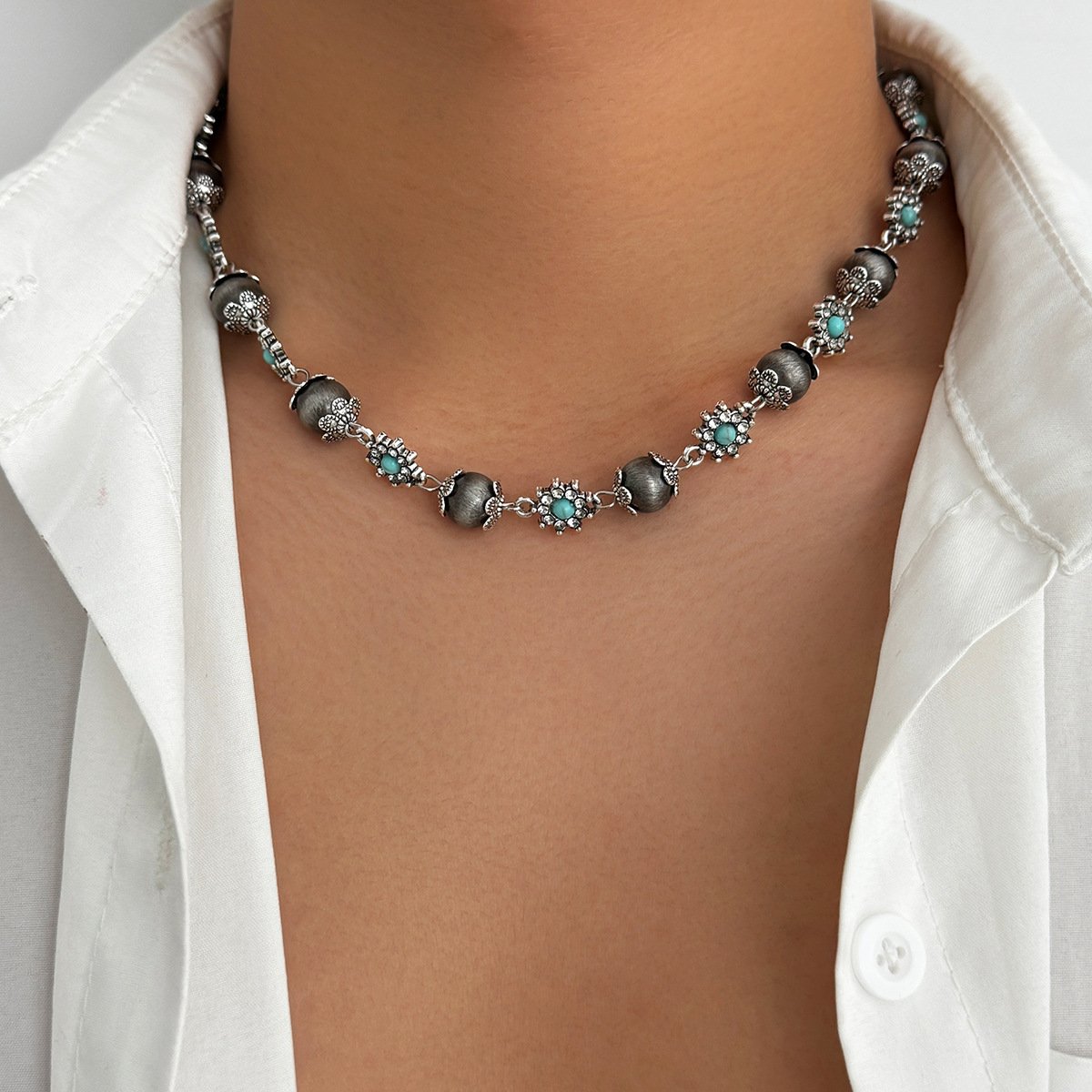 High-grade Diamond-embedded Small Flower Clavicle Chain