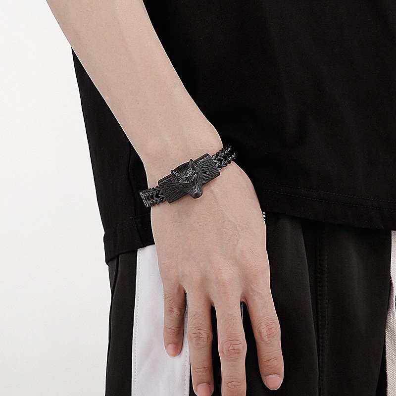 Fashion Street Shooting Wolf Head Men's Titanium Steel Bracelet
