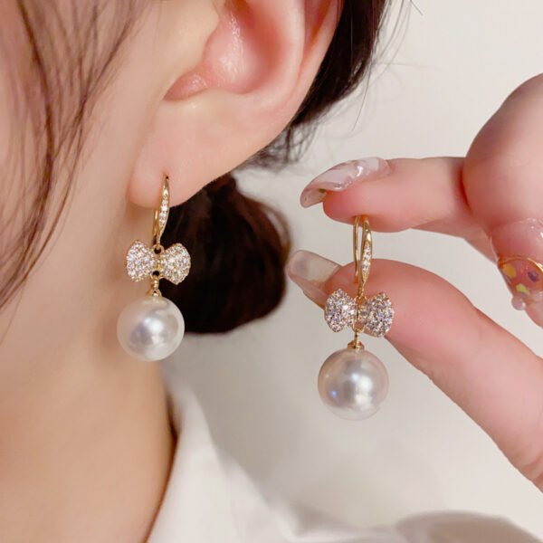51dff9f5-6212-4ab5-bcb7-a1c30bd49360.jpg Japanese And Korean Exquisite Fashion Shining Micro Inlaid Zircon Bow Pearl Ear Hook