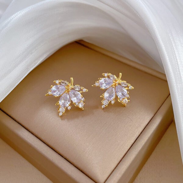 57d26c98-7462-4ac5-80c2-858b24f5c36e.jpg Maple Leaf Light Luxury Temperament Necklace Ear Stud Jewelry Suit Women