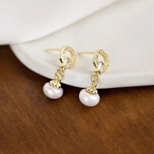 65331cad-165d-4a61-822d-52beadb1326e.jpg Micro Inlaid Zircon Plated 18K Elegant Sweet Pearl