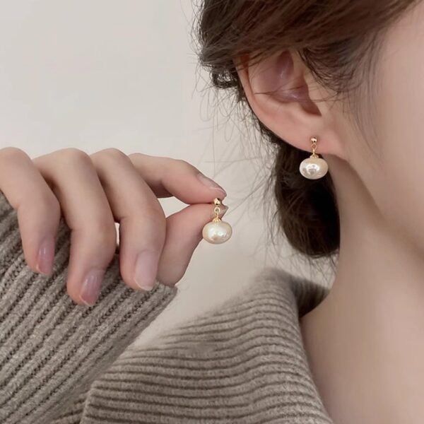 Fashion Steamed Bread Pearl Female Stud Earrings