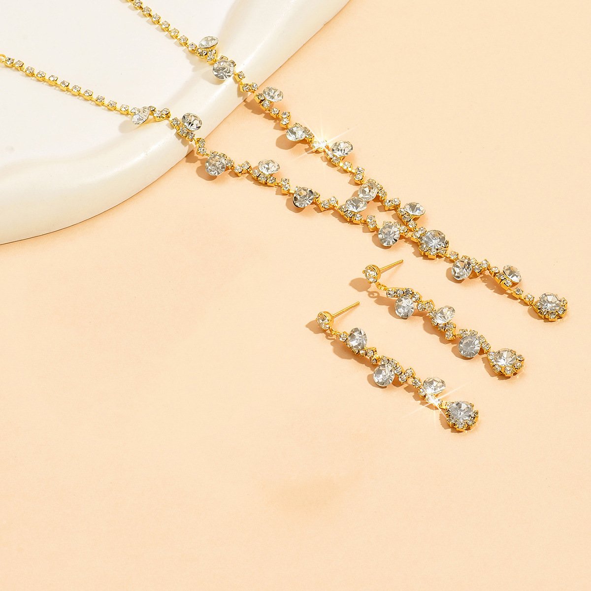 Fashion Crystal Necklace Ear Stud Bracelet Jewelry Accessories