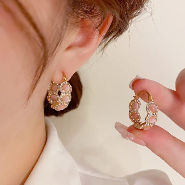 Light Luxury Unique Elegance Retro Opal Circle Ear Clip