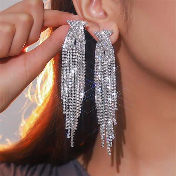 O1CN01EMbJHB1uZrpHiArJY_2209808136052-0-cib.jpg Luxury Sparkling Full Rhinestone Long Fringe Earrings