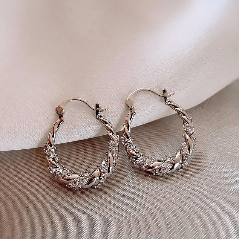 O1CN01GPXs3z1K33Qy3s2ZJ_2215472041107-0-cib.jpg Simple and versatile fashion elegant twist exquisite autumn and winter earrings