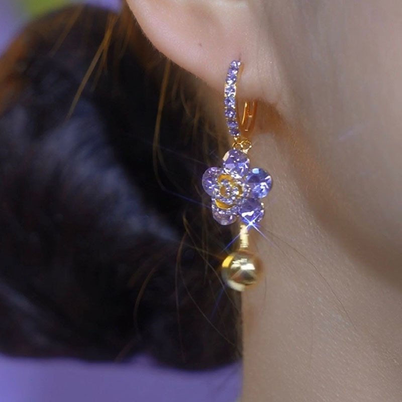 O1CN01N8Ql0K1JBT66FBFru_2215557370990-0-cib.jpg Light Luxury Exquisite And Versatile Purple Zircon Flower Ear Clip