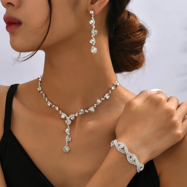 O1CN01Tuo0vE1ynqKp66MRI_1988846624-0-cib.jpg Fashion Crystal Necklace Ear Stud Bracelet Jewelry Accessories