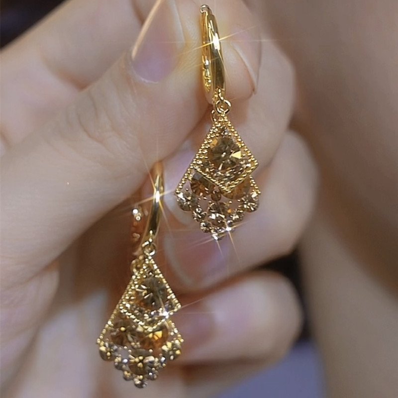 O1CN01pMla5a2EDh7FFVMQK_2217602658711-0-cib.jpg Maillard Brown Zircon Crystal Rhombus Earrings