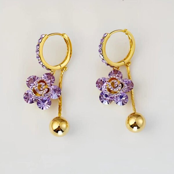 O1CN01shiDbQ1JBT69EZpni_2215557370990-0-cib.jpg Light Luxury Exquisite And Versatile Purple Zircon Flower Ear Clip