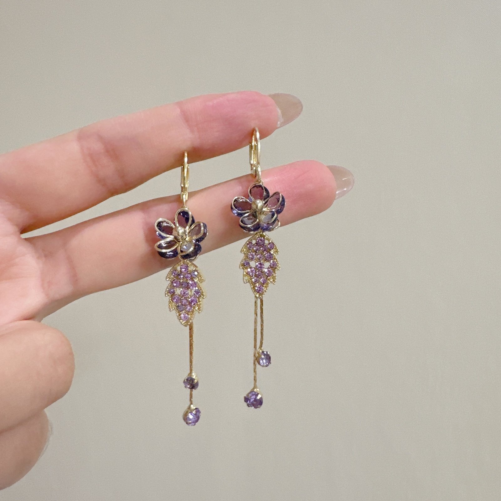 O1CN01ziR1oK1bQjNL2U8oD_2206687623460-0-cib.jpg New Purple Delicate Flower Leaf Tassel Earrings
