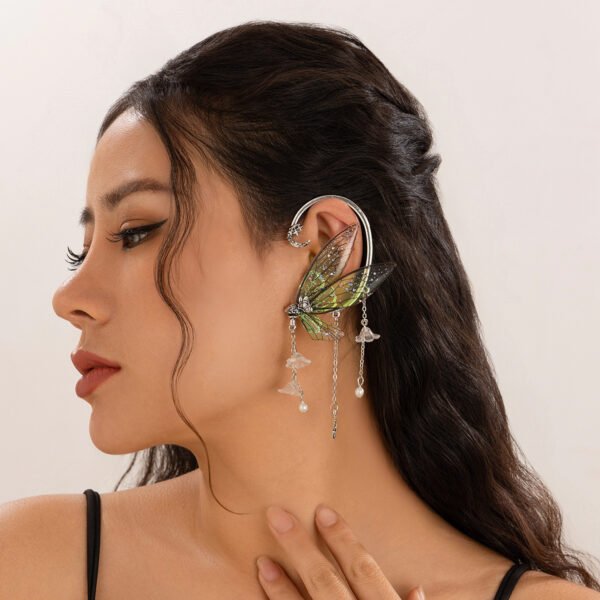 a453ba6a-be9c-4dc4-8662-028fcd9e030c.jpg Elf Tassel Butterfly Contour Wing Ear Clip