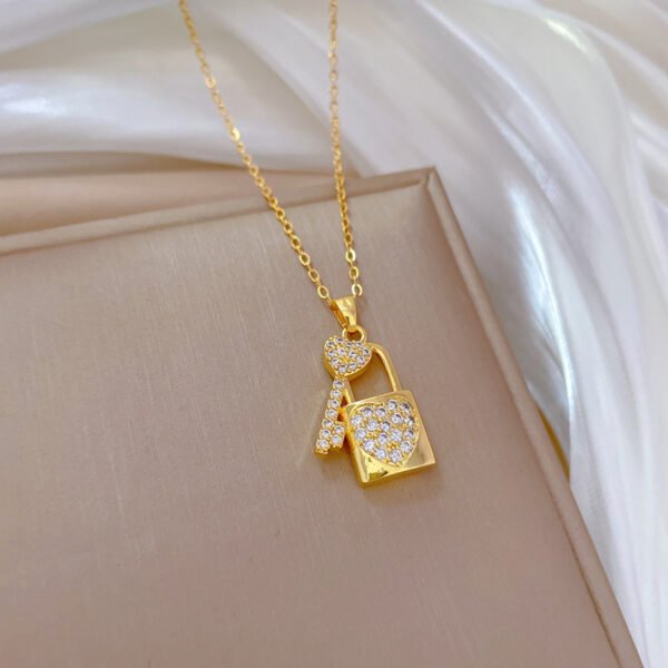 a6ae86c4-4c38-4774-8b93-bebd7ab44979.jpg Women's All-match Clavicle Chain Titanium Steel