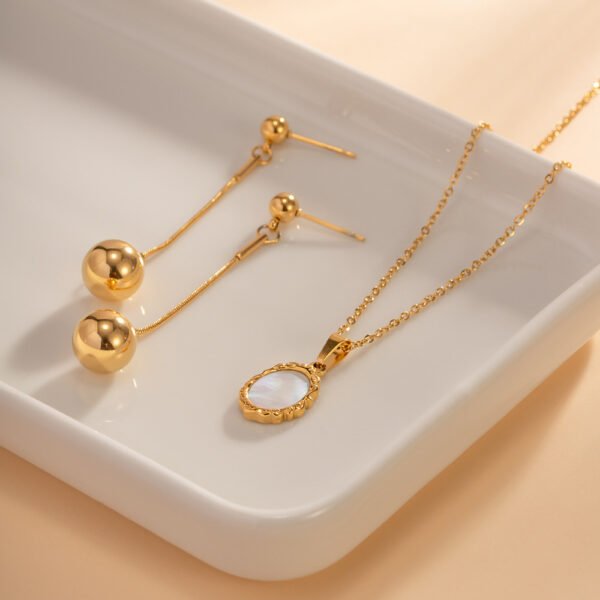 INS Popular Irregular Lava Shell Stainless Steel Oval Pendant Necklace