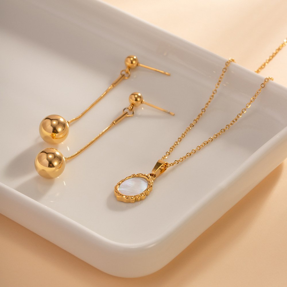 a80c6027-9771-4c46-b556-845c93b66102.jpg INS Popular Irregular Lava Shell Stainless Steel Oval Pendant Necklace