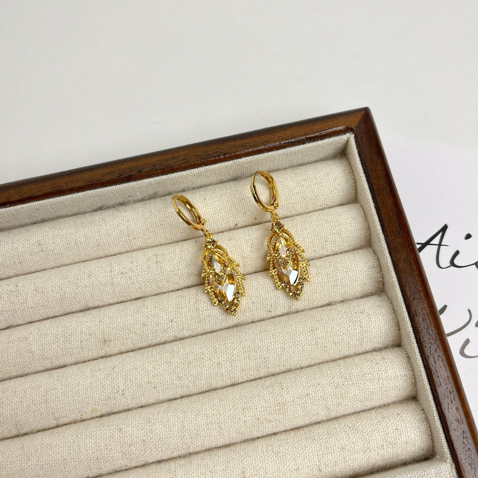 a96139f3-bd55-45b3-8234-446bd3654d91.jpg Exquisite Crystal Leaf Silver Needle Ear Clip Female