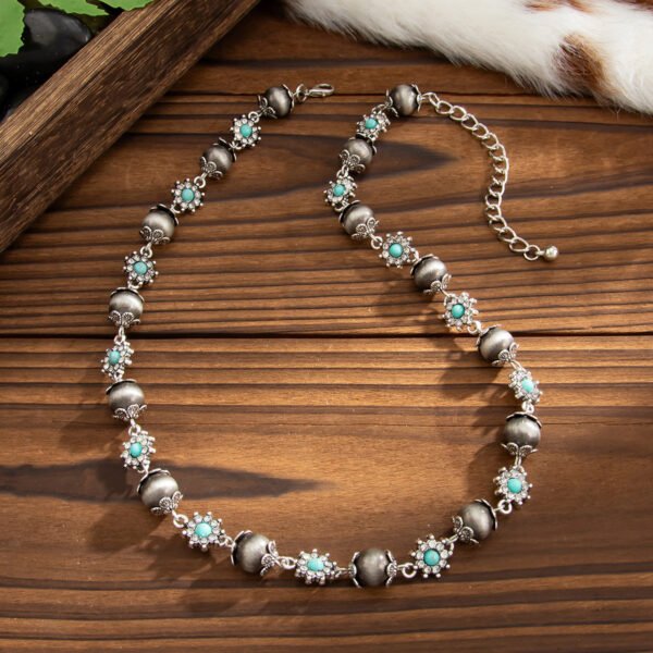 High-grade Diamond-embedded Small Flower Clavicle Chain