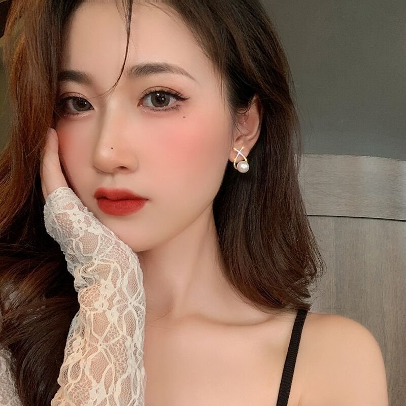 Simple Geometric Women's Fine Diamond Pearl Stud Earrings