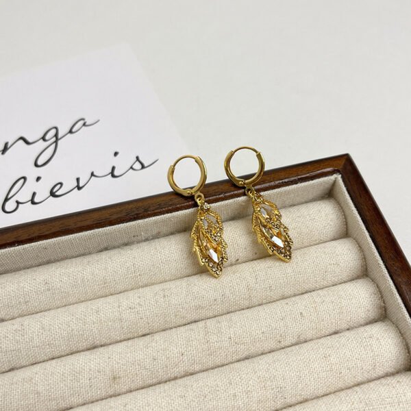 b1892d89-271b-4d1f-abb8-f849fa6d130f.jpg Exquisite Crystal Leaf Silver Needle Ear Clip Female