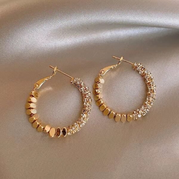 ca03cb4e-8a39-46fa-a06a-a1aae0c04bed.jpg Small Pieces Of Silver Niche Design Ear Studs