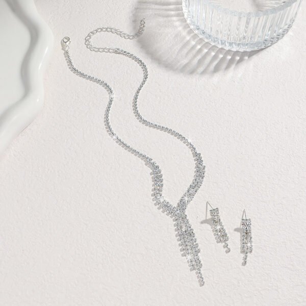 ce4ed42b-a198-4bc0-ab74-efaa90f17f69.jpg Graceful Personality Necklace And Earrings Suite