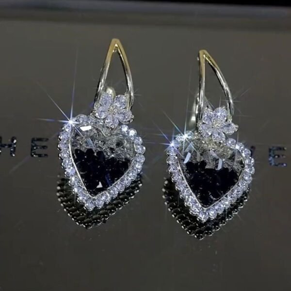 f059c586-9985-4810-bfb6-e52318343448-1.jpg Green Crystal Love Heart Earrings New Trendy Temperamental Minority High Sense Female
