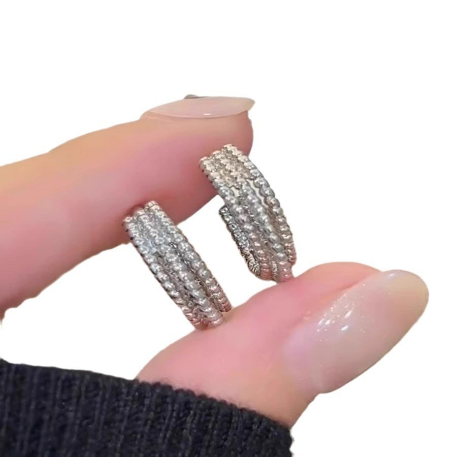 2b34b612-bed3-458d-b8eb-cf2af0ee44f6.jpg Niche Design Three-layer Twist Female Simple Earrings