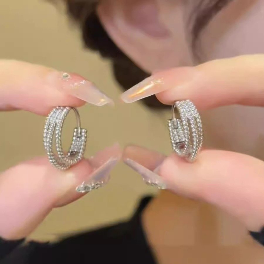 ec13408b-fad6-4d2e-ad5e-ab457bc1653a.jpg Niche Design Three-layer Twist Female Simple Earrings