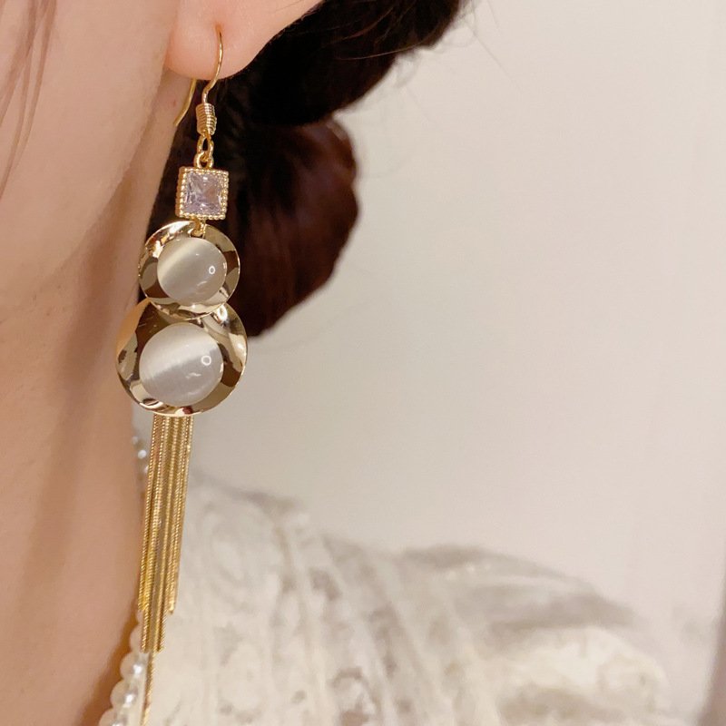 Light luxury cat's eye gourd tassel long earrings